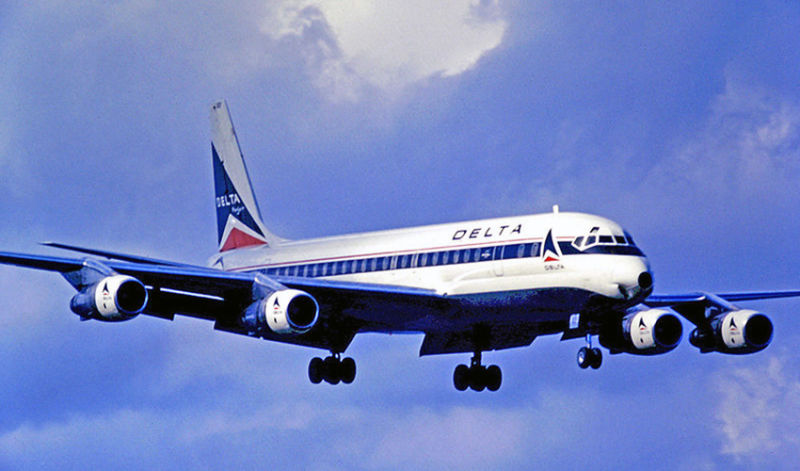 A Douglas DC-8-51 (N821E) of Delta Air Lines arrives at Miami International in 1971 (RuthAS)